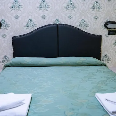 Hotel Ferrarese Řím