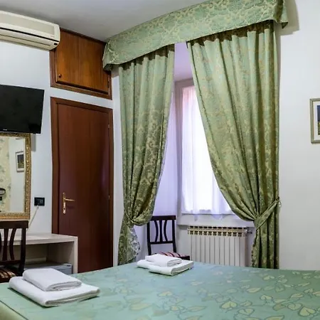 Hotel Ferrarese Řím