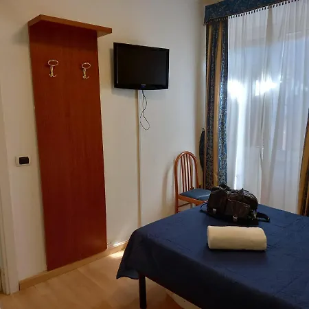 La Casa Dell'arte Guest house 2*