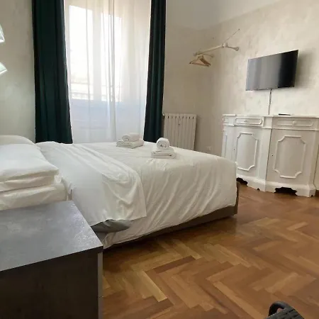 Cavour 44616 Roma