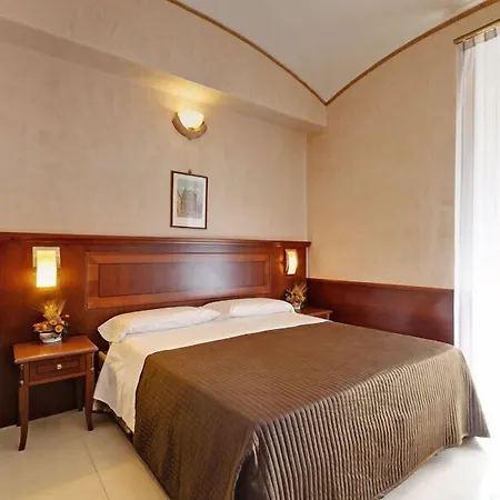 Robinson Hotel 2*