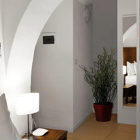 Trevi Aparthotel 2*