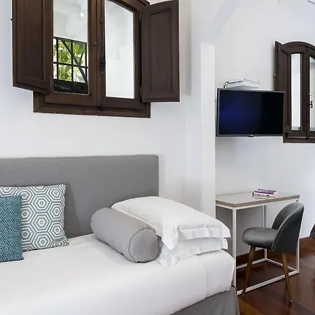 Bed & Breakfast Maison Giulia By Hili 2*