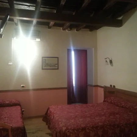 فندق Santa Prassede 2*