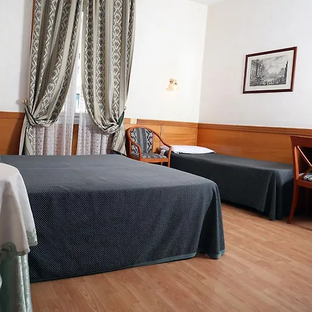 فندق Santa Prassede 2*