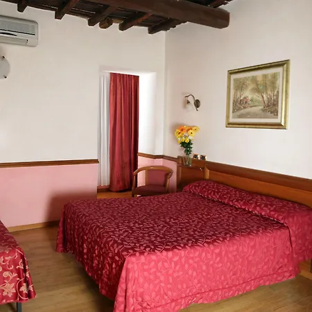 Santa Prassede فندق 2*