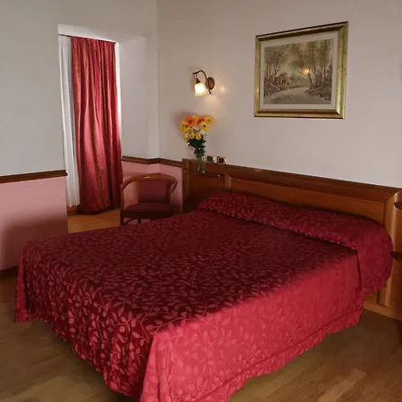 فندق Santa Prassede 2*