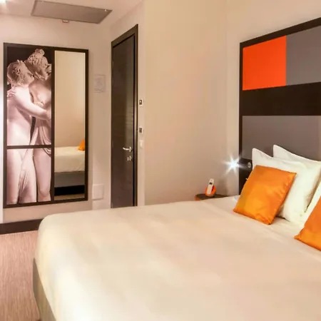 Cosmopolita Rome, Tapestry Collection By Hilton
