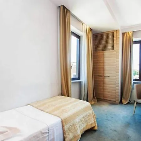 מלון Garden Area Eur 4*