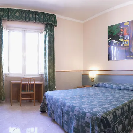 Lazzari Hotel 2*
