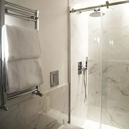 The Independent 4*