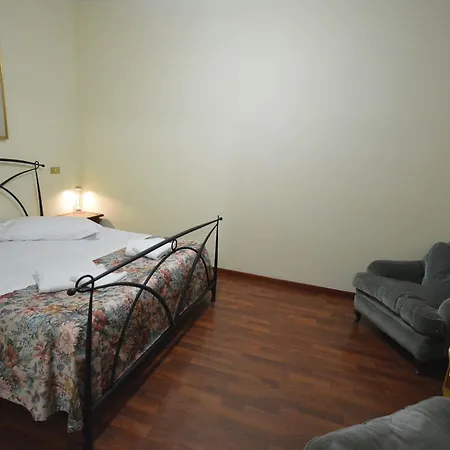 Alexis Hotel 2*