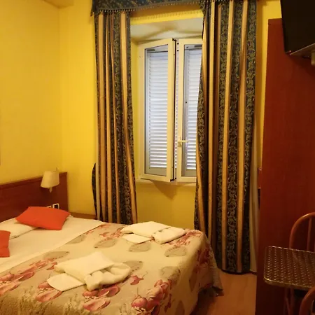 La Casa Dell'arte Guest house 2*