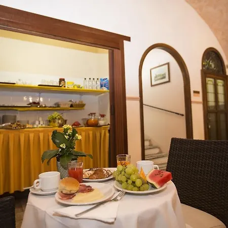 Hotel Gaudi 2*