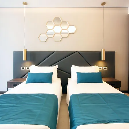 The Hive 4*