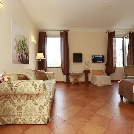 Residenza Gens Julia Bed & Breakfast 2*