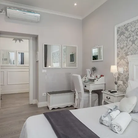 Charme & Chic Bed & Breakfast 2*