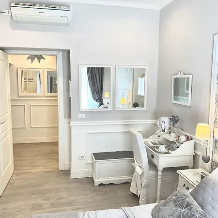 Charme & Chic Bed & Breakfast Rome