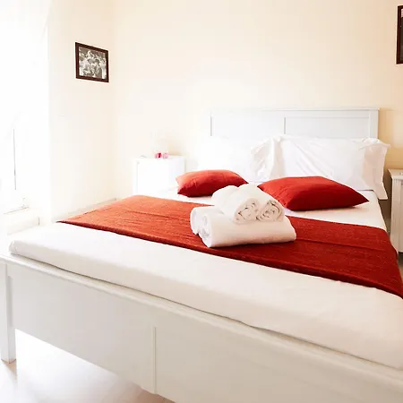 Drive In Bed & Breakfast 3*