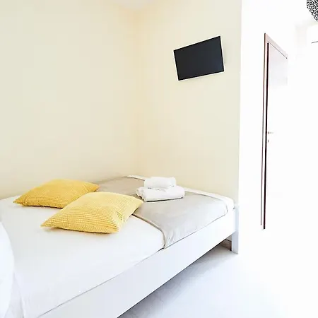 Drive In Bed & Breakfast 3*