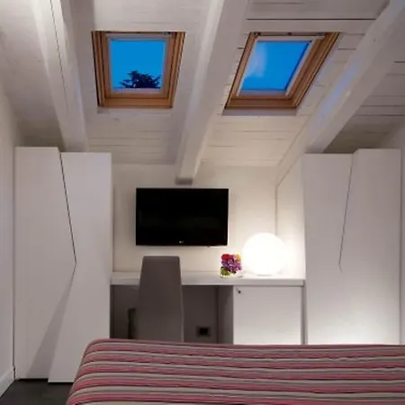 Hotel De 3*