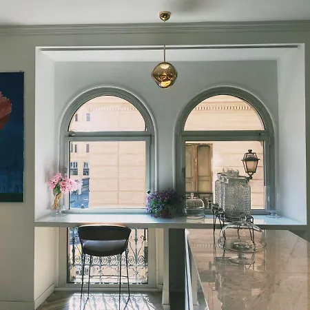 Florea Palace بيت ضيافة