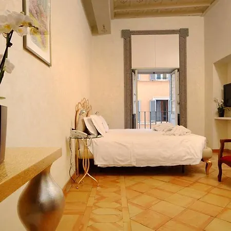 Residenza Frattina 2* Řím