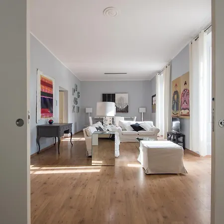 Luxury Auditorium Apartment *