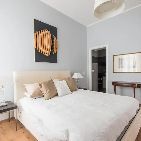 Luxury Auditorium Apartment *