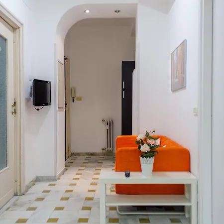 In Guest - Kamchu Piazza Bologna 1 Guest house