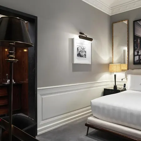 J.k. Place - The Leading Of The World Hotel