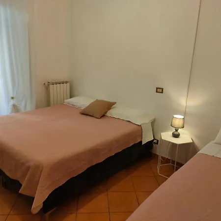 Vittorio Ll House Guest house *