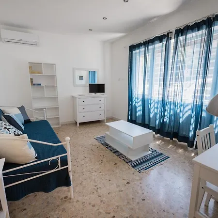 Casa Rosa Beige E Blu Rome