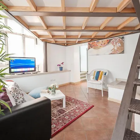Inviting 3-bed In 4mins To Colosseo *