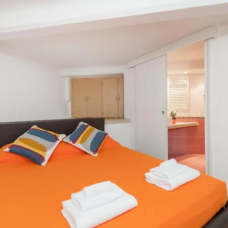 Apartment Inviting 3-bed In 4mins To Colosseo Rome