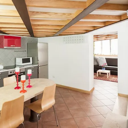 Inviting 3-bed In 4mins To Colosseo
