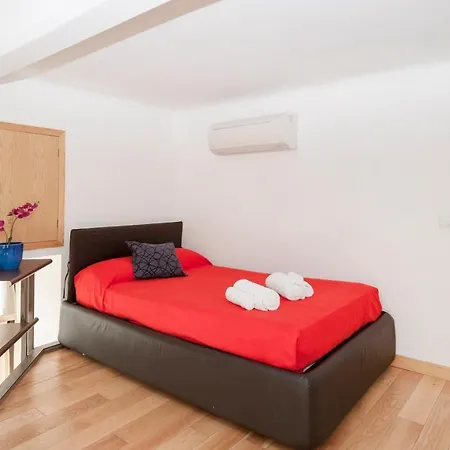 Inviting 3-bed In 4mins To Colosseo Rome