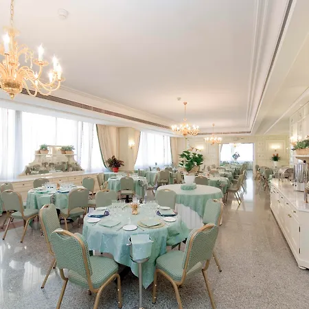 Fh55 Grand Palatino Hotel 4*