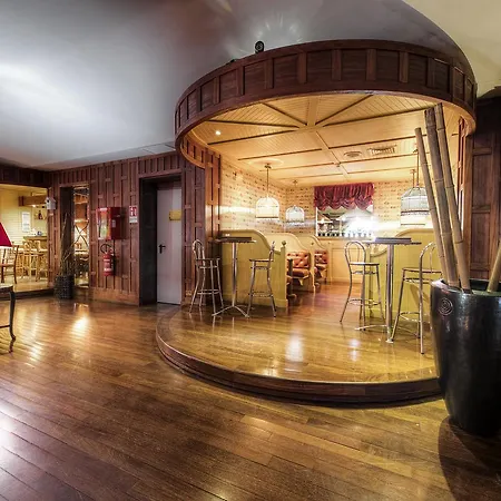 Grand Colony Hotel 3*