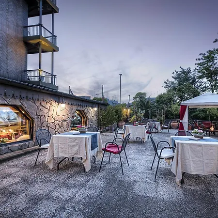 Grand Colony Hotel