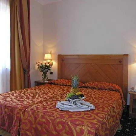Pinewood Hotel