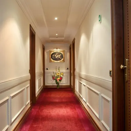 Hotel Pinewood 4*