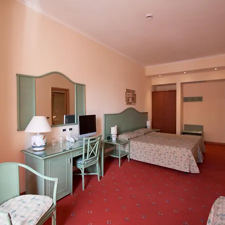 Laurentia Hotel