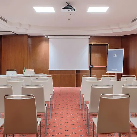 Nh Carpegna Hotel 4*