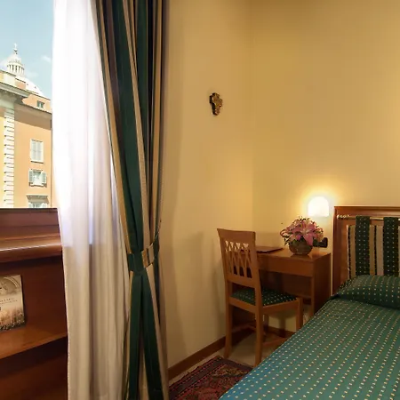 Residenza Paolo Vi 4*