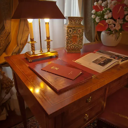 Residenza Paolo Vi 4*