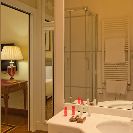 Residenza Paolo Vi 4*