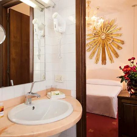 Columbia Hotel