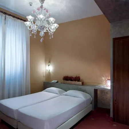 Columbia Hotel