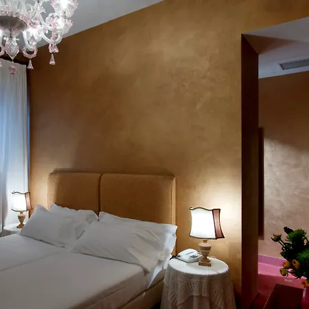 Columbia 3* Rom
